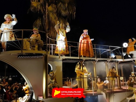 Кавалькада Трёх Королей 2026 в Барселоне: ночь, когда город становится сказкой