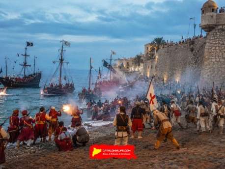 Праздник «Мавры и христиане» в Ла-Вила-Джойоса (Вильяхойоса) 2026: морской десант, парады и история Санта-Марты