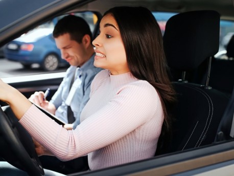 Что изменится в экзамене на права в Испании в 2026 году: видео, реальные ситуации на дороге и новые требования