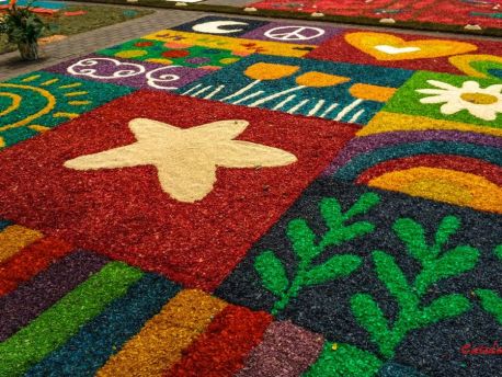 Фотоотчет: Ковры из цветов в Бланесе (Catifes de Flors de Corpus a Blanes / Las alfombras de flores del Corpus en Blanes), 2021
