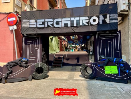 Улица Берга (Carrer de Berga) — «Бергатрон» (Bergatron) — Феста Майор де Грасиа 2025 (Festa Major de Gràcia 2025)