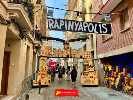 Улица Сьюдад Реаль (Carrer de Ciudad Real) — «Рапиньяполис» (Rapinyàpolis) — Феста Майор де Грасиа 2025 (Festa Major de Gràcia 2025)