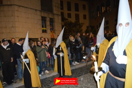 Процессия Святого погребения в Жироне: традиция и братства Страстной недели. Что это за люди в колпакax? Что это за братства? Разбираемся в тайных братствах Жироны. Братство Снятия с Креста (Confraria del Davallament)