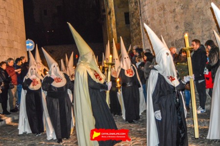 Процессия Святого погребения в Жироне: традиция и братства Страстной недели. Что это за люди в колпакax? Что это за братства? Разбираемся в тайных братствах Жироны. Братство Святого гроба (Confraria de Sant Sepulcre)