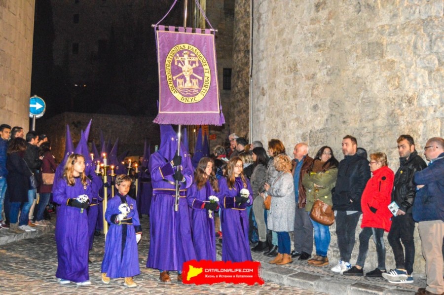 Процессия Святого погребения в Жироне: традиция и братства Страстной недели. Что это за люди в колпакax? Что это за братства? Разбираемся в тайных братствах Жироны. Архибратство Пречистой Крови Христа (Arxiconfraria de la Puríssima Sang de Nostre Senyor Jesucrist)