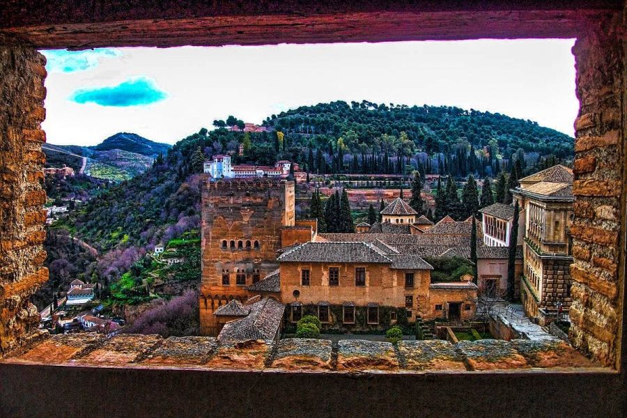 Дворец Комарес и Лос-Леонес / Palacio de Comares y Los Leones . 10 самых красивых дворцов в Испании 