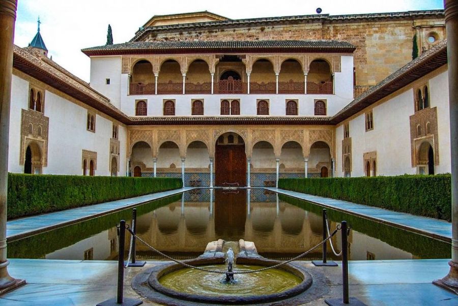 Дворец Комарес и Лос-Леонес / Palacio de Comares y Los Leones . 10 самых красивых дворцов в Испании 