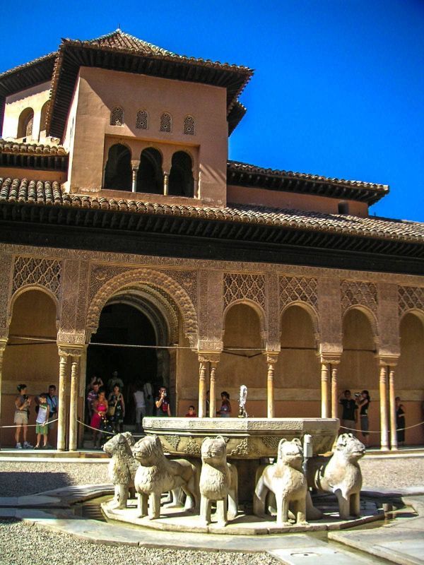 Дворец Комарес и Лос-Леонес / Palacio de Comares y Los Leones . 10 самых красивых дворцов в Испании 