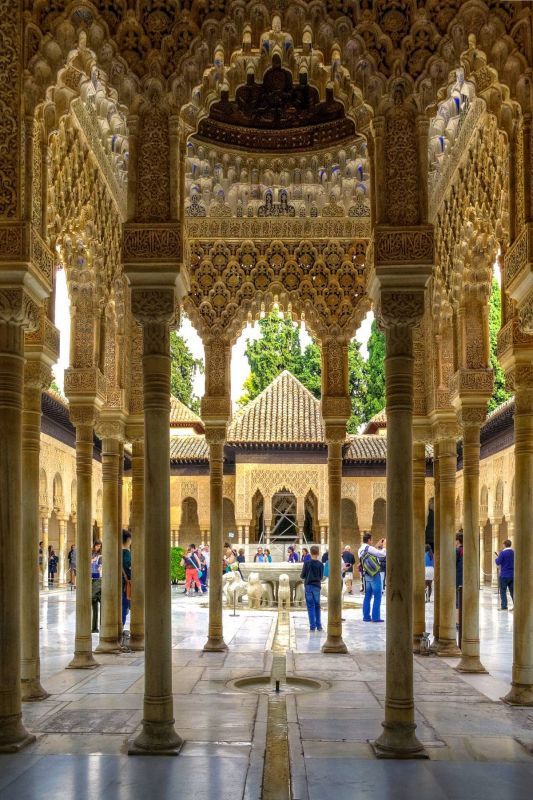Дворец Комарес и Лос-Леонес / Palacio de Comares y Los Leones . 10 самых красивых дворцов в Испании 