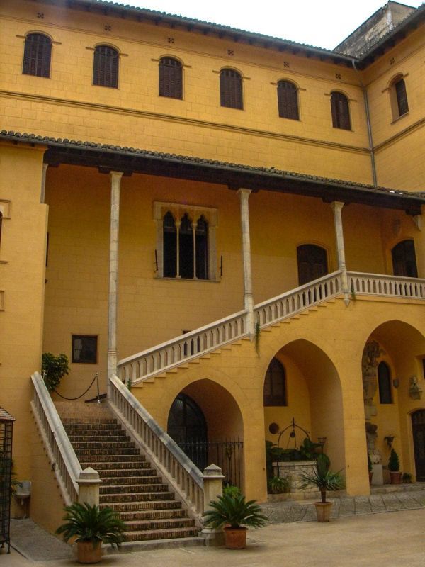 Герцогский дворец Гандии / Palacio Ducal de Gandia . 10 самых красивых дворцов в Испании