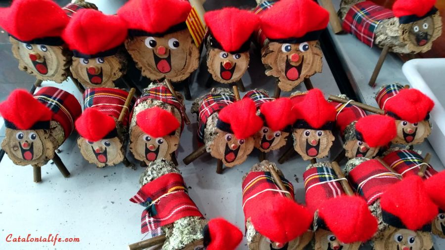 El Tió de Nadal (Caga Tio) – это рождественская традиция в Каталонии.