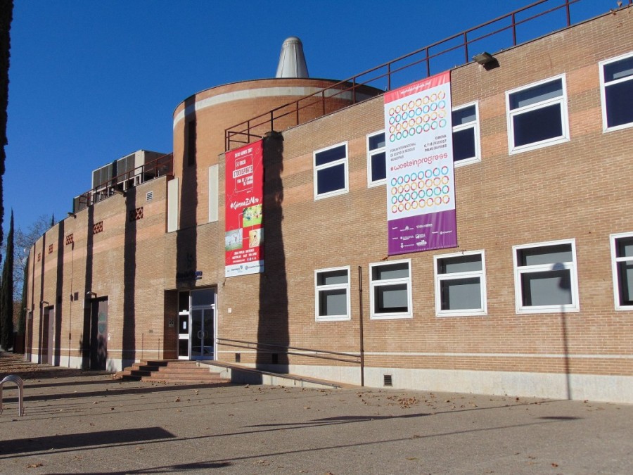 Рождественский каток Pista de Gel в Palau de Fires, Жирона — с 20 декабря по 4 января 