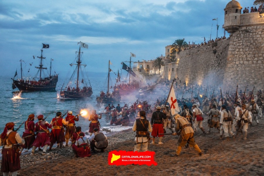 Праздник «Мавры и христиане» в Ла-Вила-Жойоса 2026: морской десант, парады и история Санта-Марты