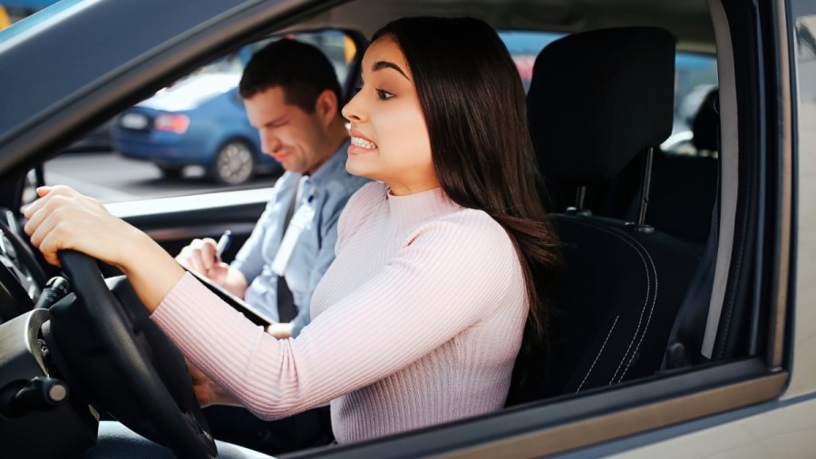 Что изменится в экзамене на права в Испании в 2026 году: видео, реальные ситуации на дороге и новые требования