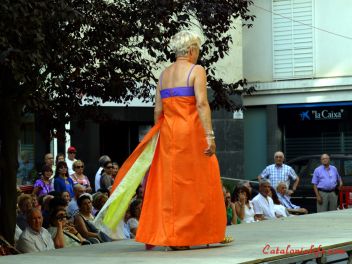 Дефиле в платьях из бумаги в Бланесе 2015 (16a Desfilada de Vestits de Paper a Blanes 2015)