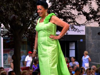 Дефиле в платьях из бумаги в Бланесе 2015 (16a Desfilada de Vestits de Paper a Blanes 2015)