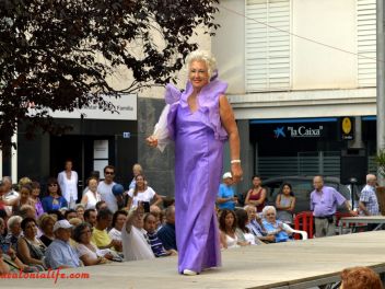 Дефиле в платьях из бумаги в Бланесе 2015 (16a Desfilada de Vestits de Paper a Blanes 2015)