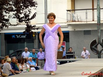 Дефиле в платьях из бумаги в Бланесе 2015 (16a Desfilada de Vestits de Paper a Blanes 2015)