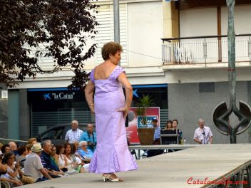 Дефиле в платьях из бумаги в Бланесе 2015 (16a Desfilada de Vestits de Paper a Blanes 2015)