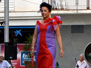 Дефиле в платьях из бумаги в Бланесе 2015 (16a Desfilada de Vestits de Paper a Blanes 2015)