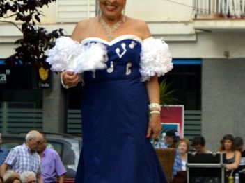 Дефиле в платьях из бумаги в Бланесе 2015 (16a Desfilada de Vestits de Paper a Blanes 2015)