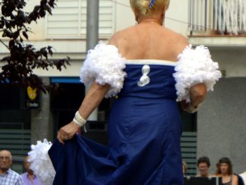 Дефиле в платьях из бумаги в Бланесе 2015 (16a Desfilada de Vestits de Paper a Blanes 2015)