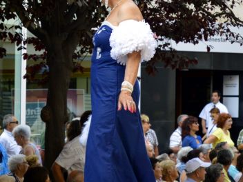 Дефиле в платьях из бумаги в Бланесе 2015 (16a Desfilada de Vestits de Paper a Blanes 2015)