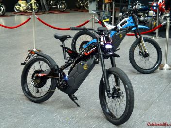 Unusual motorcycles in Unusual Places - Parking 64 / Необычные мотоциклы в необычных местах - Паркинг 64
