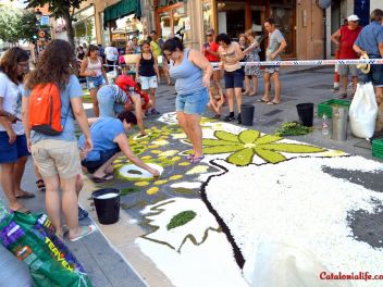 Ковры из цветов в Бланесе,Estores de Flors de Raval en Blanes, CATIFES DE FLORS NATURALS a Blanes 