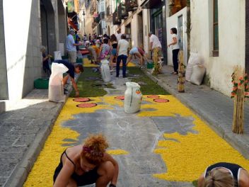 Ковры из цветов в Бланесе,Estores de Flors de Raval en Blanes, CATIFES DE FLORS NATURALS a Blanes 