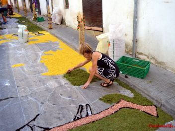 Ковры из цветов в Бланесе,Estores de Flors de Raval en Blanes, CATIFES DE FLORS NATURALS a Blanes 