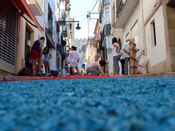 Ковры из цветов в Бланесе,Estores de Flors de Raval en Blanes, CATIFES DE FLORS NATURALS a Blanes 