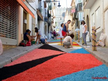 Ковры из цветов в Бланесе,Estores de Flors de Raval en Blanes, CATIFES DE FLORS NATURALS a Blanes 