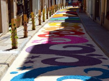 Ковры из цветов в Бланесе,Estores de Flors de Raval en Blanes, CATIFES DE FLORS NATURALS a Blanes 