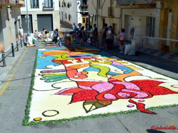 Ковры из цветов в Бланесе,Estores de Flors de Raval en Blanes, CATIFES DE FLORS NATURALS a Blanes 