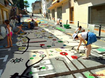 Ковры из цветов в Бланесе,Estores de Flors de Raval en Blanes, CATIFES DE FLORS NATURALS a Blanes 
