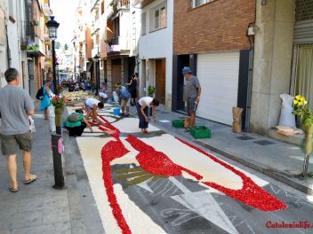 Ковры из цветов в Бланесе,Estores de Flors de Raval en Blanes, CATIFES DE FLORS NATURALS a Blanes 