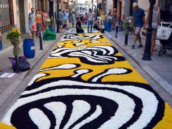 Ковры из цветов в Бланесе,Estores de Flors de Raval en Blanes, CATIFES DE FLORS NATURALS a Blanes 