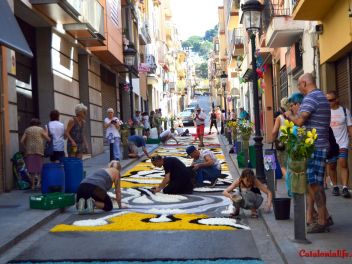 Ковры из цветов в Бланесе,Estores de Flors de Raval en Blanes, CATIFES DE FLORS NATURALS a Blanes 