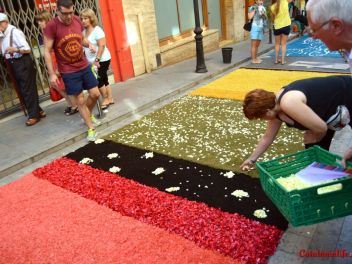 Ковры из цветов в Бланесе,Estores de Flors de Raval en Blanes, CATIFES DE FLORS NATURALS a Blanes 