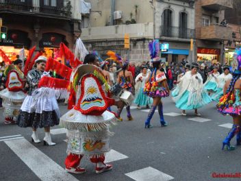 Фотоотчет с праздничного карнавала в Барселоне на улице Сантс (Sants) от 25.02.2017 (Гран-Руа-де-Карнавал де Сантс)