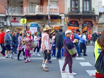 Фотоотчет с праздничного карнавала в Барселоне на улице Сантс (Sants) от 25.02.2017 (Гран-Руа-де-Карнавал де Сантс)
