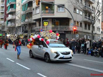 Фотоотчет с праздничного карнавала в Барселоне на улице Сантс (Sants) от 25.02.2017 (Гран-Руа-де-Карнавал де Сантс)