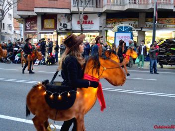 Фотоотчет с праздничного карнавала в Барселоне на улице Сантс (Sants) от 25.02.2017 (Гран-Руа-де-Карнавал де Сантс)