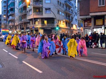 Фотоотчет с праздничного карнавала в Барселоне на улице Сантс (Sants) от 25.02.2017 (Гран-Руа-де-Карнавал де Сантс)