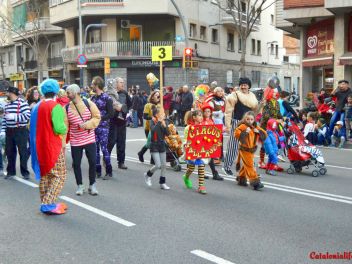 Фотоотчет с праздничного карнавала в Барселоне на улице Сантс (Sants) от 25.02.2017 (Гран-Руа-де-Карнавал де Сантс)