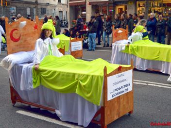 Фотоотчет с праздничного карнавала в Барселоне на улице Сантс (Sants) от 25.02.2017 (Гран-Руа-де-Карнавал де Сантс)