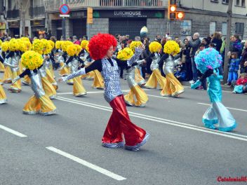 Фотоотчет с праздничного карнавала в Барселоне на улице Сантс (Sants) от 25.02.2017 (Гран-Руа-де-Карнавал де Сантс)