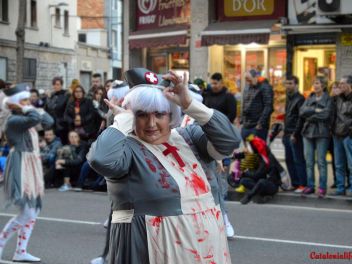 Фотоотчет с праздничного карнавала в Барселоне на улице Сантс (Sants) от 25.02.2017 (Гран-Руа-де-Карнавал де Сантс)
