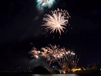 Фотоотчет со второго дня 47-го Международного конкурса фейерверков на Коста Брава - Пиротехника Tomàs, Валенсия, Испания /  Fotos de la segunda jornada de la 47ª Competencia Internacional de Fuegos Artificiales de la Costa Brava - Pirotecnia Tomàs, Valencia, España